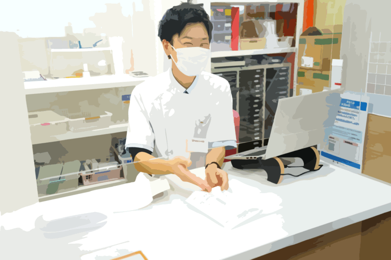 受付をする薬剤師